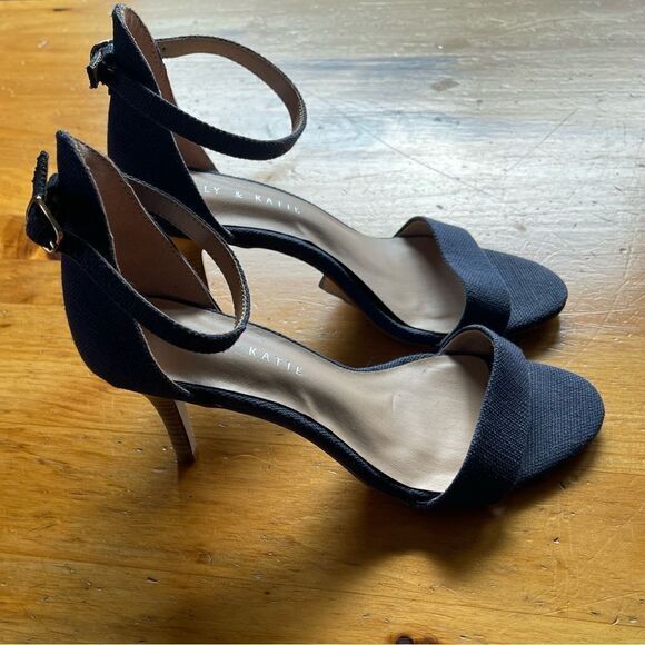 Kelly & Katie Nadia Sandal in Blue Denim style size 6.5  NWT! - Picture 2 of 3